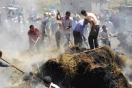 Hakkari'de 15 ton ot yandı