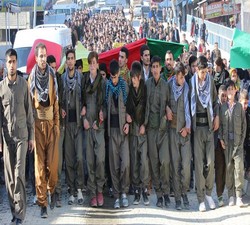 Şemdinli'de 'kıyafetime dokunma' yürüyüşü