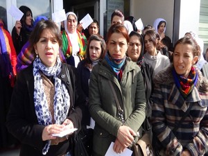 KJA: Cezaevindeki kadın tutsaklara kart gönderdi