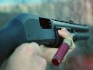 Cinnet geçiren kadın çocuklarını vurdu:1 ölü 1 yaralı