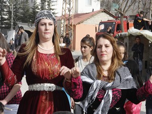 Sınır’da 8 mart coşkusu