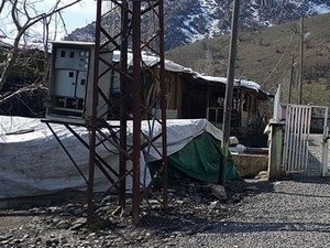 Kapağı olmayan elektrik trafosu tehlike saçıyor