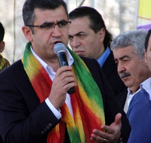 Türkiye Kürtleri partner olarak görmeli!