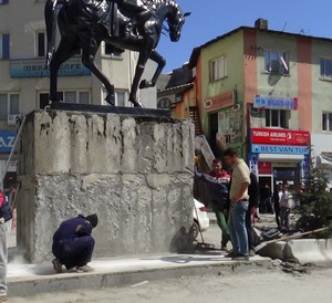 Atatürk büstü onarıma alındı
