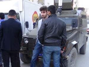 Hakkari'de gözaltı gerginliği