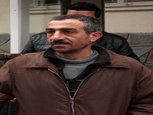 Yetim çocuğa mendil sattırıp parasını aldı
