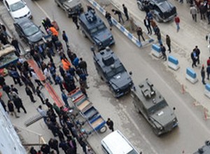 Yüksekova'da canlı kalkanlar gözaltına alındı