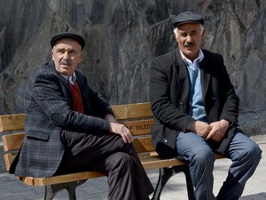 Kaldırılan banklar yeniden kuruldu