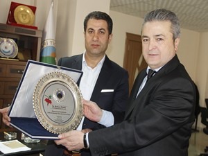 Hatso'dan iş adamı Burhan Ölmez'e plaket