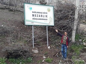 Hakkari'de 15 köyün mezarlığına tabela dikildi