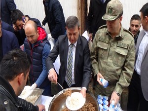 Hakkari polisi 1500 kişiye kavurma pilav dağıttı