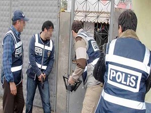 Kapınızı kırma emriyle geldik, bundan sonra böyle
