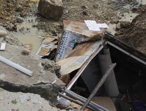 Hakkari'de göçük 4 baraka toprak altında kaldı