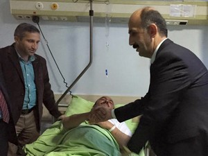 Eş başkanları ve milletvekili adayı hastaları ziyaret etti