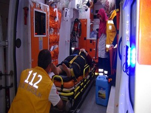 Yaralıları kaza yerinde bırakıp kaçtı