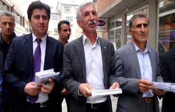 KESK "1 Mayıs İşçi Emekçi Bayramı" için bildiri dağıttı