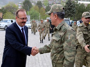 Kara Kuvvetleri Komutanı Akar, Hakkâri'de