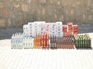 Hakkari'de katır sırtında kaçak içki ve sigara operasyonu