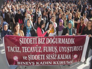 Hakkari’li kadınlar İran hükümetini protesto etti