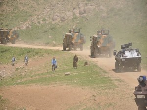 Yüksekova'da asker müdahallesi 1 yaralı