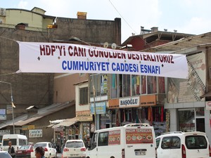 Esnaftan HDP'ye pankartlı destek