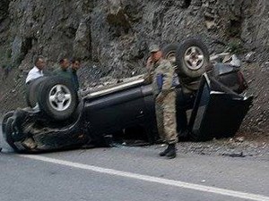 Çukurca karayolunda kaza 1 yaralı