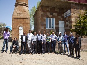 Köylü ağır tonajlı araçlardan şikayetçi