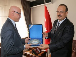 AB müsteşarı Fidos Vali Canbolat'ı ziyaret etti