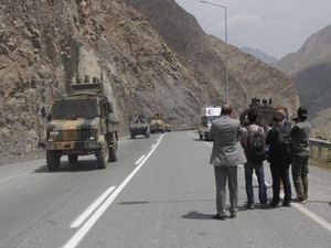 35 araçlık askeri konvoy Tugay'a hareket etti