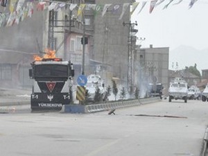 Yüksekova'daki gerginlik yerini olaylara bıraktı