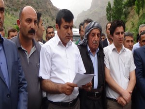 Hakkari Çukurca karayolunda bariyer protestosu