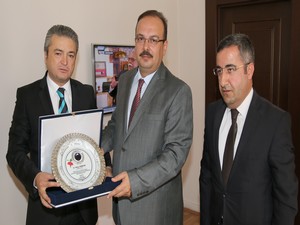 Hatso başkanı Taş’tan vali Canbolat’a şükran plaketi