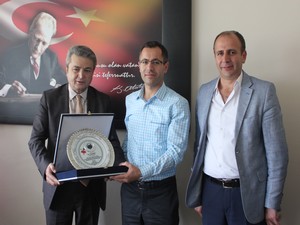 Hatso’dan Çukurca kaymakamı Koç’a şükran plaketi