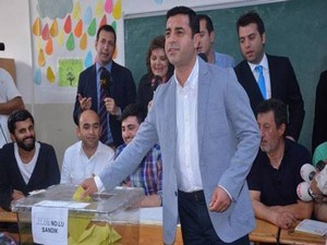 Demirtaş 110 nolu sandıkta oyunu kullandı