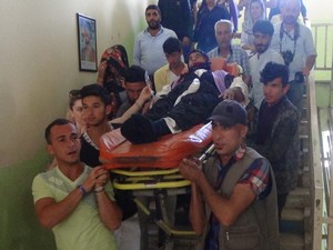 Kalp hastası kadın sedye ile getirildiği okulda oyunu kullandı