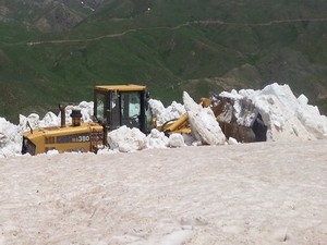 3500 rakımda karla mücadele çalışması