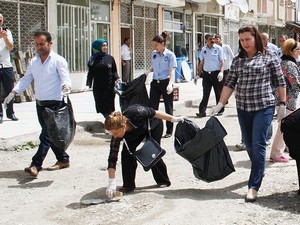 Temiz bir Yüksekova için el ele verdilr