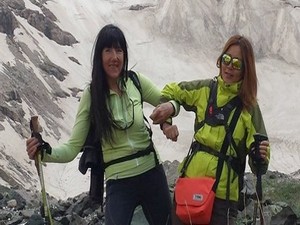 Çinli ve Bulgaristanlı dağcılar buzul dağlarında