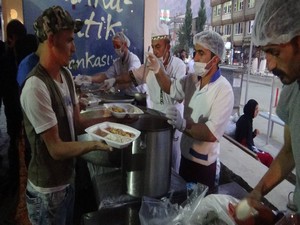 Hakkari belediyesi iftar çadırı açtı