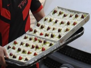 Tatlı çeşitlerinin üstü açık taşınması tepkilere neden oldu