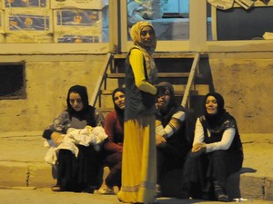 Yetkilileri inat toplu halde dileniyorlar