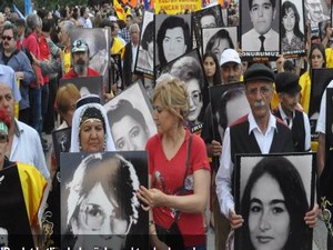 'Devlet katliamlarla yüzleşmekten korkuyor'