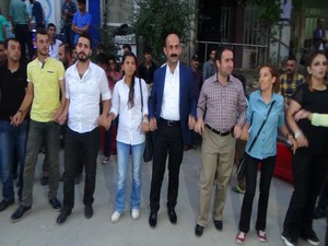 Rojava kutlamalarına koreliler damgasını vurdu