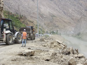 Hakkari-Van karayolunda çalışmalar sürüyor