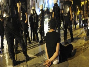 Toplantı ve gösteri yürüyüşlerine sınırlama