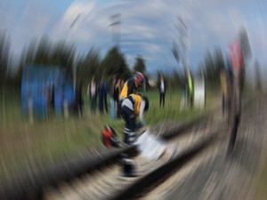 Yük trenine bombalı saldırı