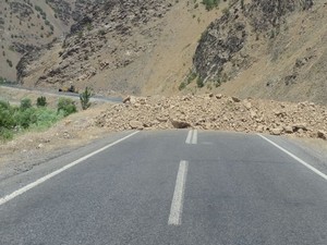 Hakkari-Çukurca karayolunda çatışma