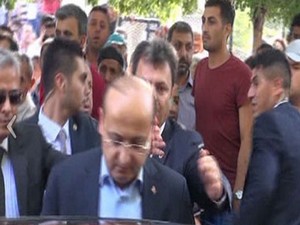 Asker cenazesinde Yalçın Akdoğan’a protesto