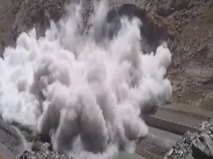 Sümbül dağındaki kayalar böyle indirildi