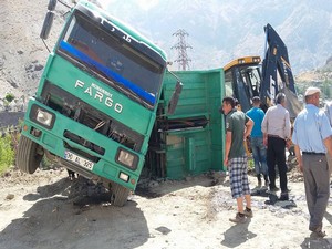 Hakkari'de maddi hasarlı trafik kazası